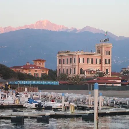 Italia Hotel 3*